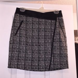 MAKE AN OFFER✨❗️EVERYTHING MUST GO❗️✨ NWT Outback Red tweed skirt